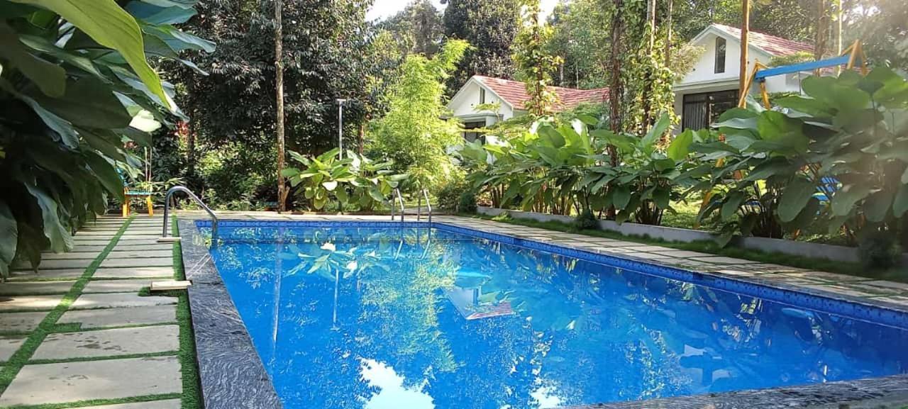 Le Vista Resort Sultan Bathery Exterior photo